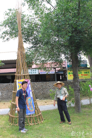 「籠仔窩」以藤編成之頭寬尾狹之圓錐型壩籠（型如倒筍）