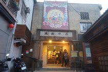 山城里的歌舞昇平