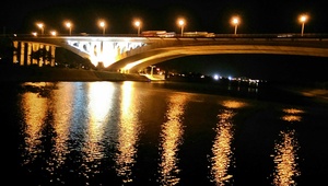 冬山河上的公路