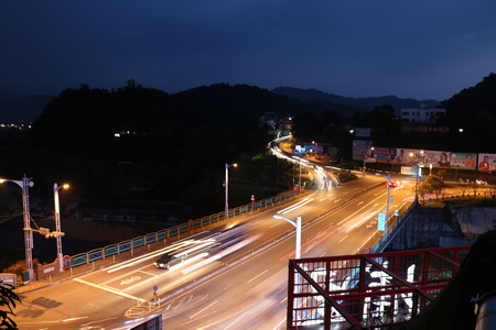 漫步街路：醒靈寺下的埔里夜景