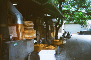 台中-巷弄裡的麻花捲 / Sun 攝(底片)