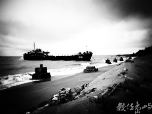 風雨即將到來 上級著海豚傳令 立即拔錨返港 R.O.C NAVY LST—218 中啟運補艦