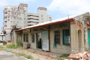 現代與過去之間