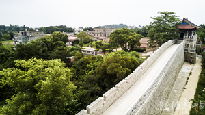 浯島小長城 不只是在峰上巡檢司才有 在金門城北門城樓旁也有一個