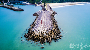 浯島 新湖漁港龍骨級防波提打卡新熱點