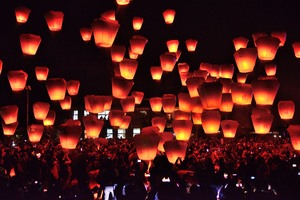天燈齊放