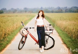 浯島輕鬆騎行之聞麥田香味喝麥香飲料