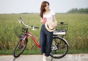 浯島輕鬆騎行之聞麥田香味喝麥香飲料