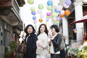 金門沙尾八卦老街彩色燈籠高高掛外拍寫真