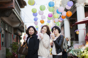 金門沙尾八卦老街彩色燈籠高高掛外拍寫真