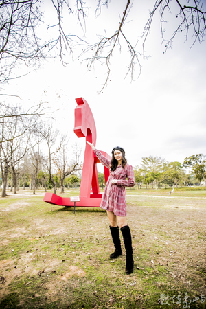 金門林務所女網紅男鮮肉打卡心熱點之歡樂搖滾搖搖馬