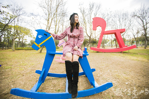 金門林務所女網紅男鮮肉打卡心熱點之歡樂搖滾搖搖馬