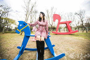 金門林務所女網紅男鮮肉打卡心熱點之歡樂搖滾搖搖馬