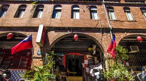 浯島模範街旗海飄飄