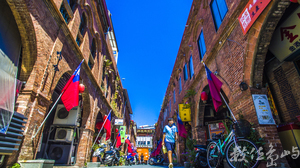 浯島模範街旗海飄飄