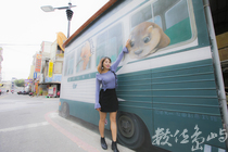 金門金湖鎮街邊轉角3D公車彩繪牆