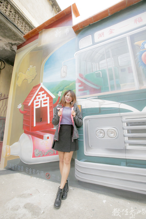 金門金湖鎮街邊轉角3D公車彩繪牆