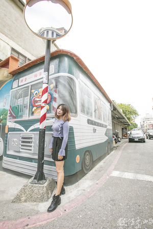 金門金湖鎮街邊轉角3D公車彩繪牆