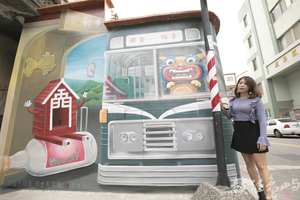 金門金湖鎮街邊轉角3D公車彩繪牆