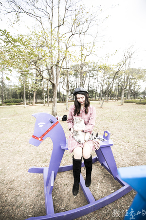 金門林務所女網紅男鮮肉打卡心熱點之歡樂搖滾搖搖馬