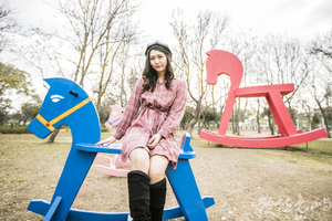 金門林務所女網紅男鮮肉打卡心熱點之歡樂搖滾搖搖馬