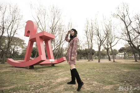 金門林務所女網紅男鮮肉打卡心熱點之歡樂搖滾搖搖馬