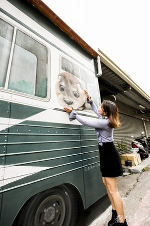 金門金湖鎮街邊轉角3D公車彩繪牆