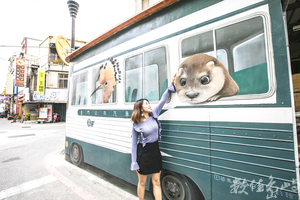 金門金湖鎮街邊轉角3D公車彩繪牆