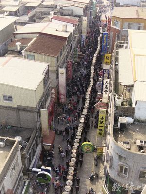 穿街過巷ㄧ路向前行之浯島蜈蚣人力座