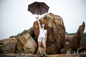 外國老師表示：踏破涼鞋有覓處 找花找得很辛苦 我終於找到金門最美麗的花了