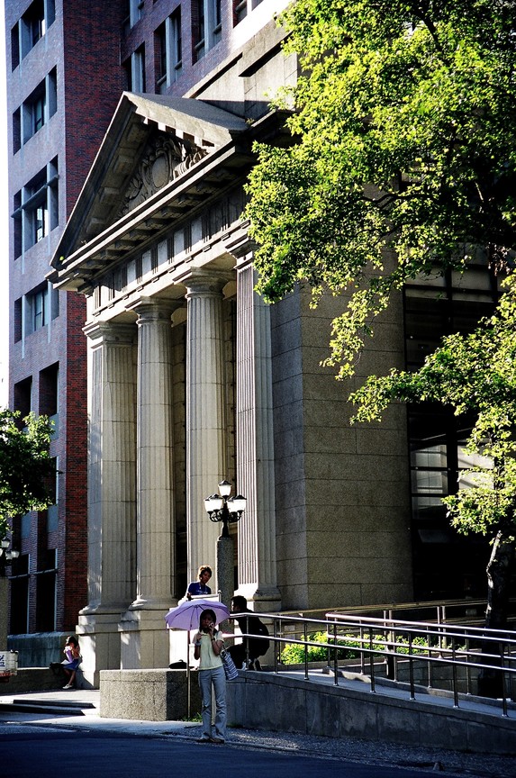 #11 博愛樓北側巴洛克門柱