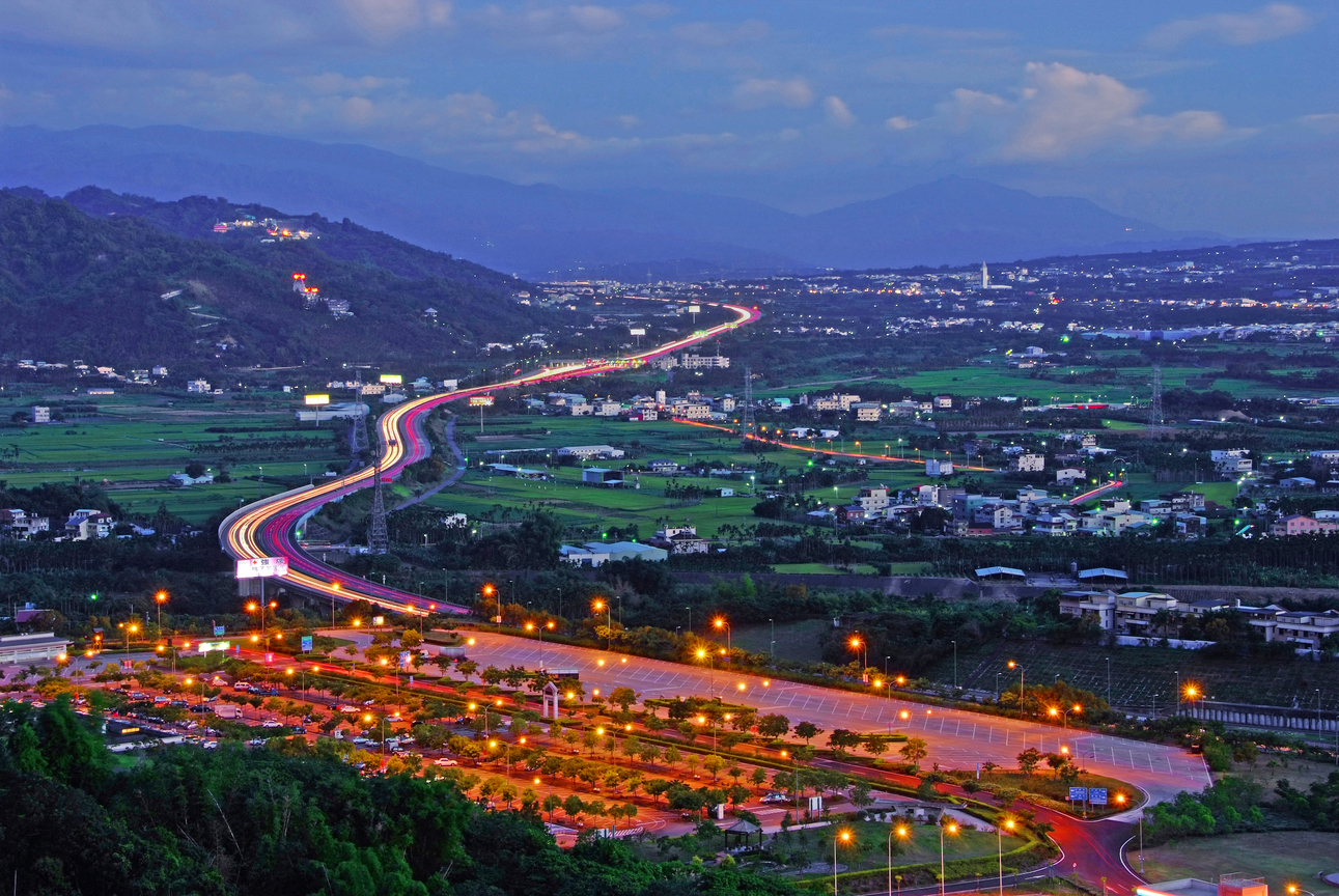 南投休息站夜色