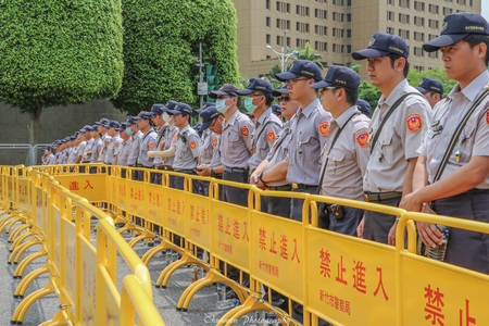 警察你，辛苦了