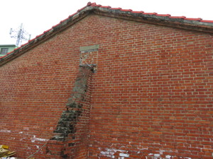 東後寮教會彈痕