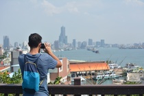 機槍碉堡的拍照老外