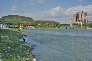蓮池潭畔釣魚趣