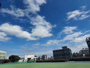 上操場的風景-藍天白雲
