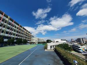 上操場，以司令台右方望去