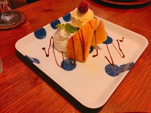 UZNA OMOM 杏桃鬆餅屋