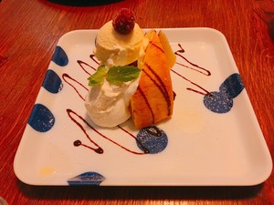 UZNA OMOM 杏桃鬆餅屋