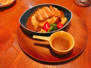 UZNA OMOM 杏桃鬆餅屋