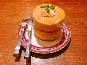 UZNA OMOM 杏桃鬆餅屋