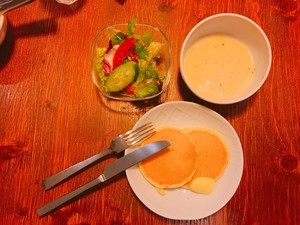 UZNA OMOM 杏桃鬆餅屋