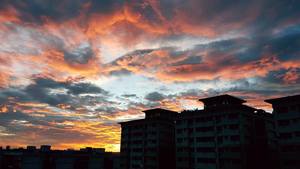 火焰色的台北天空