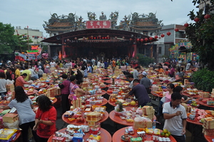 王船祭當天拜拜的情形