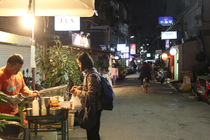 03晚餐  -  工作完了，是該好好補償自己了， 買份熱呼呼的小吃，在天冷時暖暖胃和心靈。.jpg