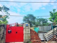 一面牆，兩個世代