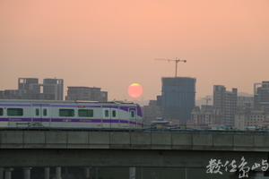 夕陽下の捷運