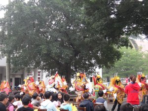 榕樹下的電音三太子表演