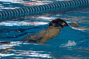 劃出青春的泳者